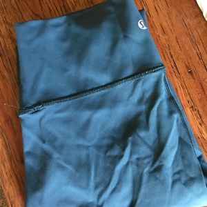 Teal Lululemon Wunder Unders 7/8